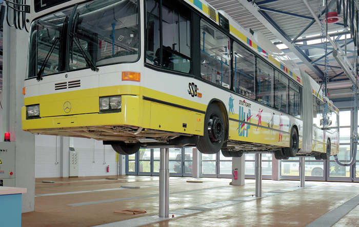 JAB Hebebühne Bus